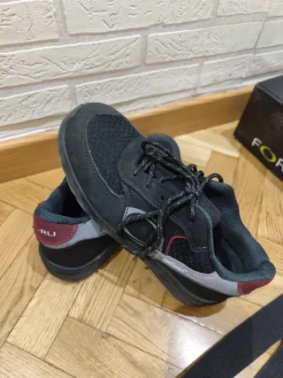 Botas de seguridad negras y rojas talla 39