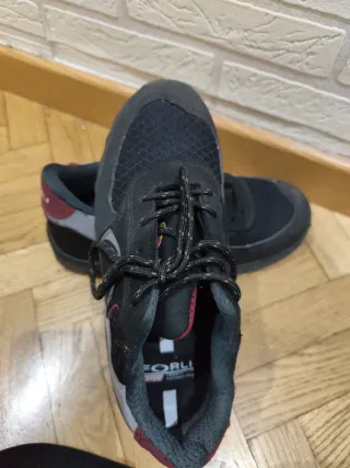 Botas de seguridad negras y rojas talla 39