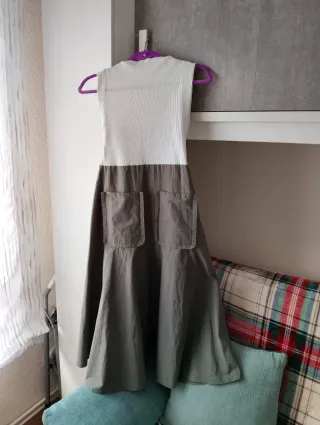 Vestido midi Zara.