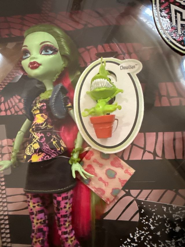 Monster High Venus McFlytrap con Chewlian