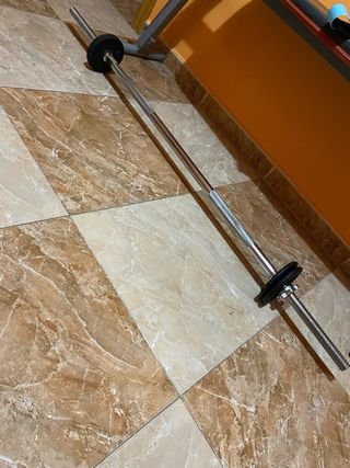 Barra de pesas cromada con discos