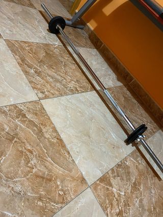 Barra de pesas cromada con discos