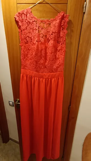 Vestido largo encaje coral