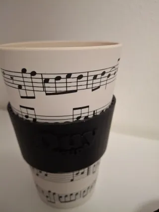 Tazza termica con note musicali