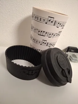Tazza termica con note musicali