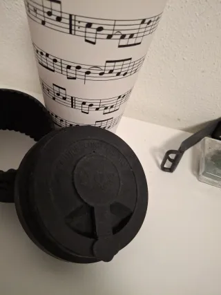 Tazza termica con note musicali