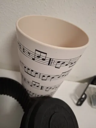 Tazza termica con note musicali