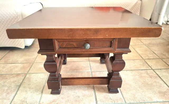 Tavolino vintage in legno con cassetto