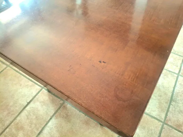 Tavolino vintage in legno con cassetto