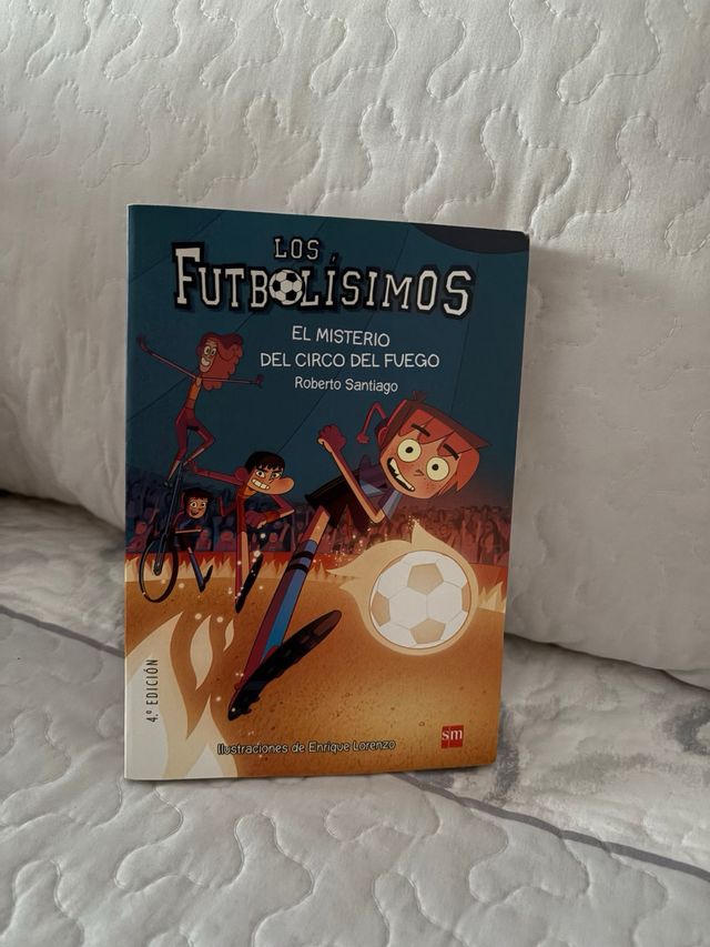 8 libros futbolísimos. 7€ cada uno