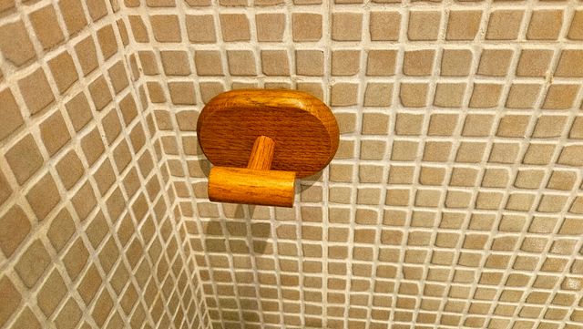 accesorios baño madera.