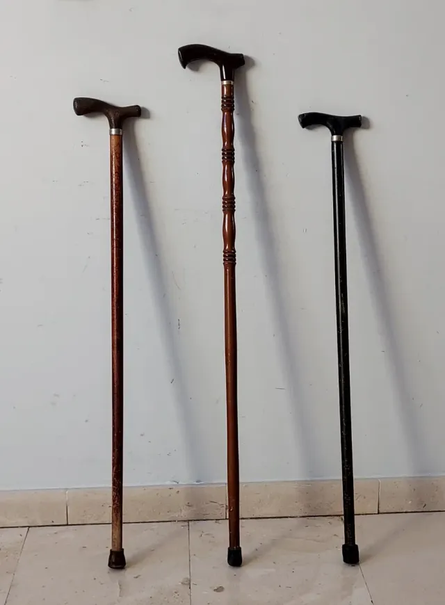 3 Antichi Bastoni in Legno (20€ l'unità)