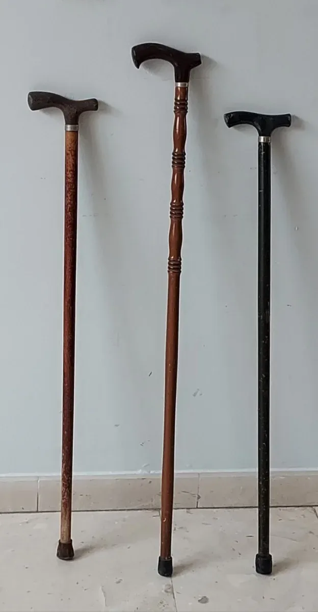 3 Antichi Bastoni in Legno (20€ l'unità)