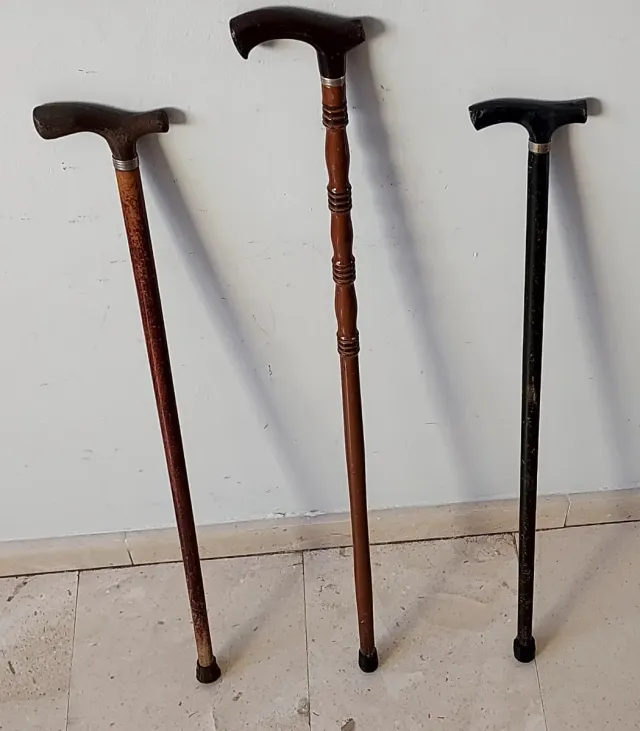 3 Antichi Bastoni in Legno (20€ l'unità)