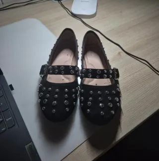 Manoletinas negras con tachuelas plateadas