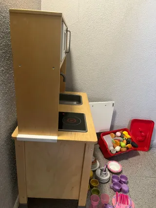Cocinita de madera Ikea para niños
