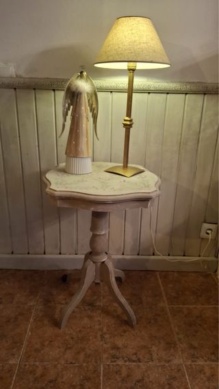 Mesa auxiliar decorativa