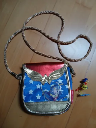 Bolso niña de Wonder Woman con figura