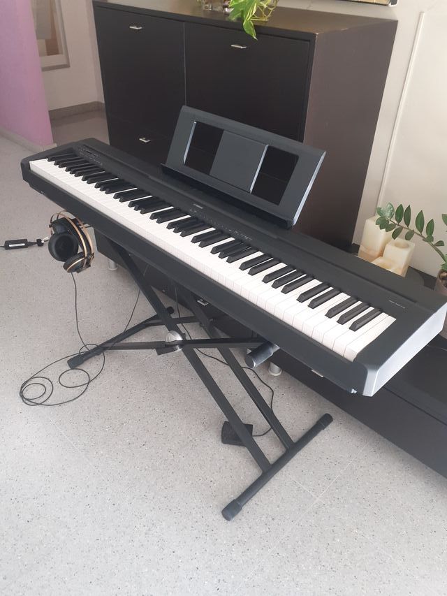 Piano Yamaha P45 Eléctrico + Soporte