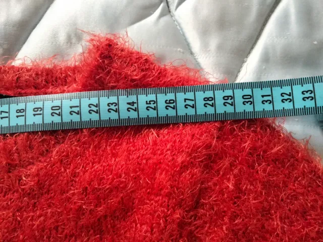 Jersey rojo navideño de Tex. Talla 4-5.