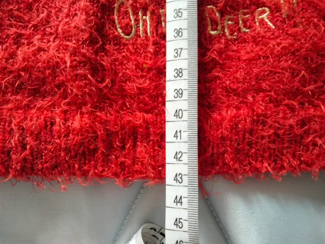 Jersey rojo navideño de Tex. Talla 4-5.