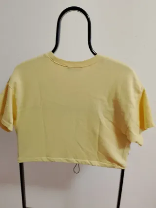 Camiseta Bershka amarilla crop top