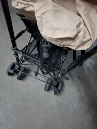 Carrito de bebé color beige