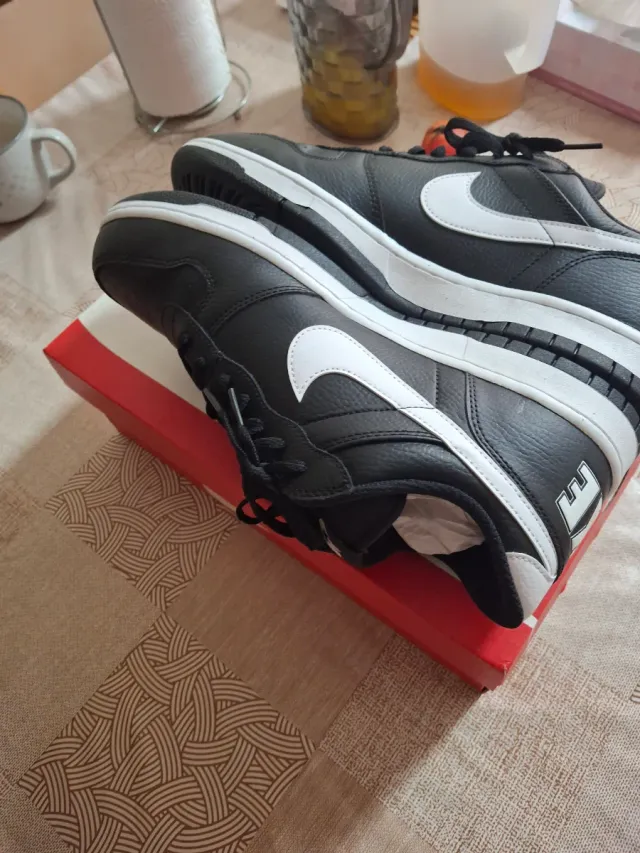 Zapatillas Nike Big Low Negras y Blancas