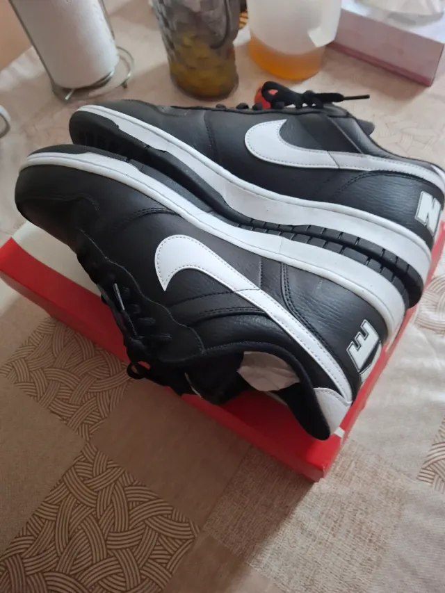 Zapatillas Nike Big Low Negras y Blancas