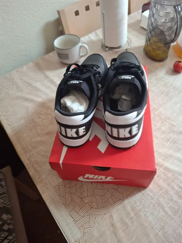 Zapatillas Nike Big Low Negras y Blancas