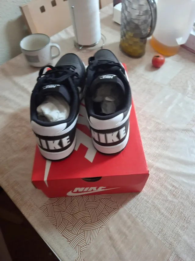 Zapatillas Nike Big Low Negras y Blancas