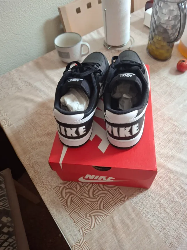 Zapatillas Nike Big Low Negras y Blancas