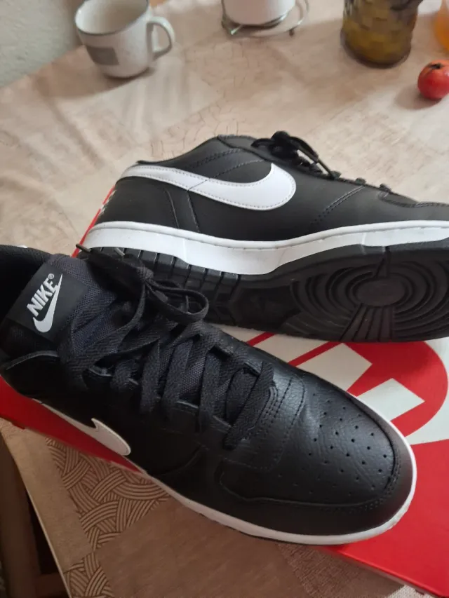 Zapatillas Nike Big Low Negras y Blancas