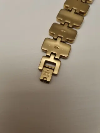 Orologio Swatch Rettangolare Nero e Oro