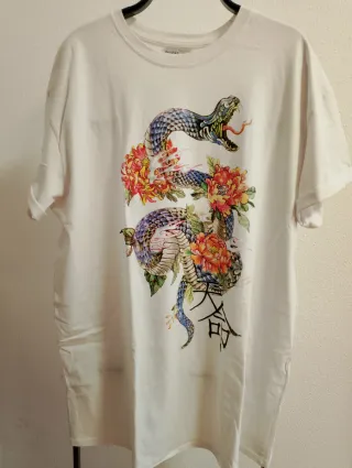 Camiseta Oversize Estampado Serpiente Flores