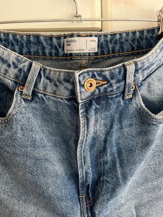 Pantalón Mom Bershka Azul