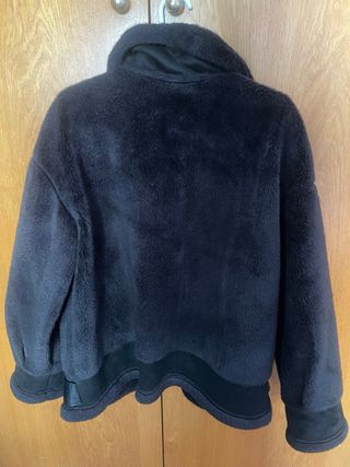 Abrigo negro con cinturón