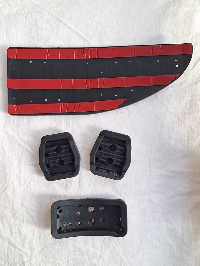 Cubierta Reposapiés y Pedales Coche