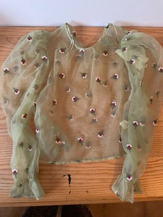 Blusa verde con flores