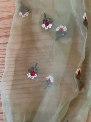 Blusa verde con flores