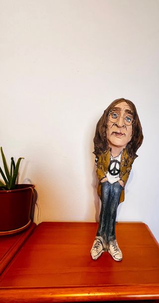 Figura decorativa estilo caricatura – pieza artesa