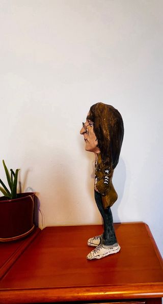 Figura decorativa estilo caricatura – pieza artesa