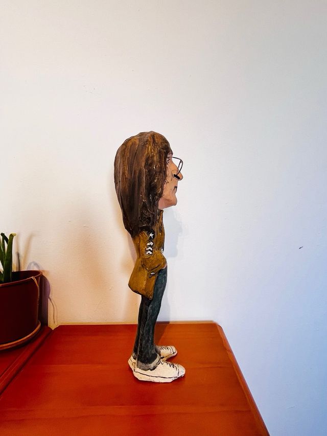 Figura decorativa estilo caricatura – pieza artesa