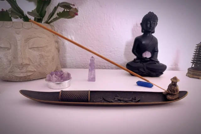 Quemador de incienso metálico