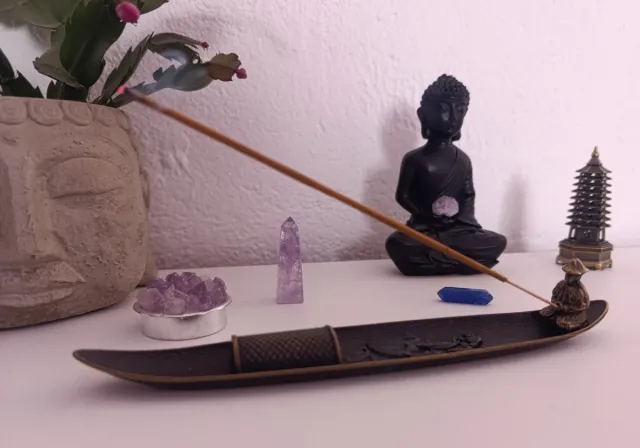 Quemador de incienso metálico