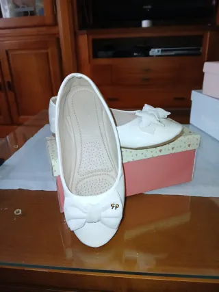 Zapatos manoletina blancos con lazo