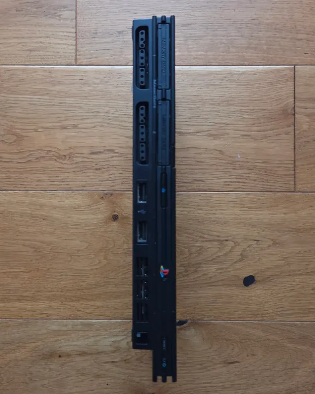 PlayStation 2 Slim + Multitap, controller, giochi