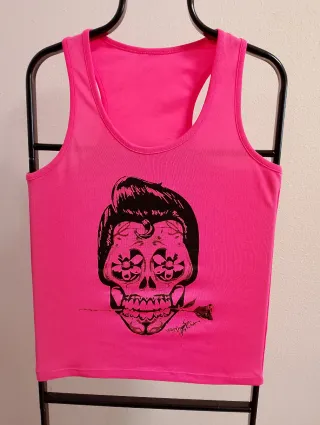 Camiseta sin mangas rosa con calavera