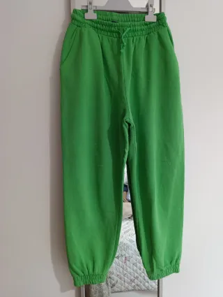 Conjunto chándal crop top verde