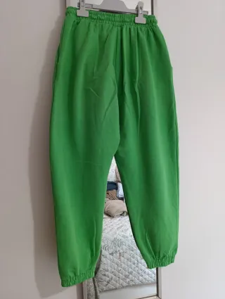 Conjunto chándal crop top verde